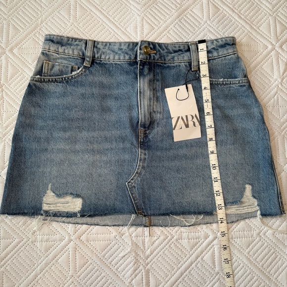 Zara Denim Mini Skirt Raw Hem Distressed Size Small - Picture 3 of 7